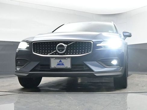 Used 2023 Volvo V60 B5 Cross Country Plus image 11