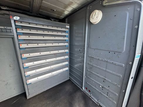 Used 2017 Chevrolet Express 3500 Extended image 25