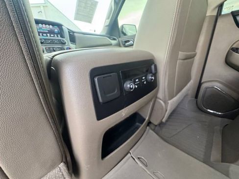Used 2019 GMC Yukon XL SLT w/ Premium Edition RWD image 30