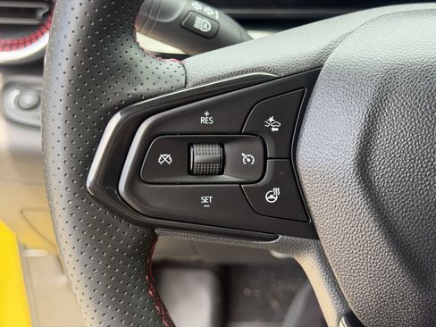 Certified 2024 Chevrolet Trax RS w/ Sunroof Package FWD image 29