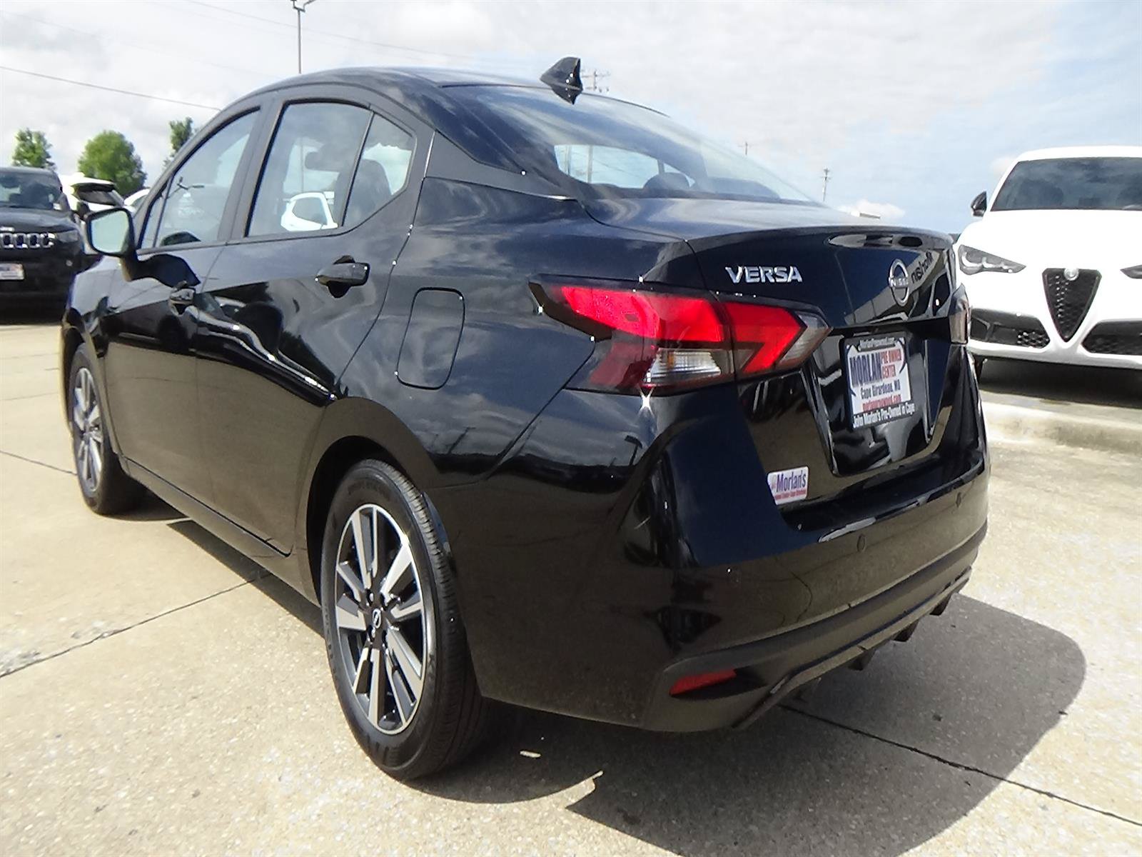 Used 2025 Nissan Versa SV FWD image 7