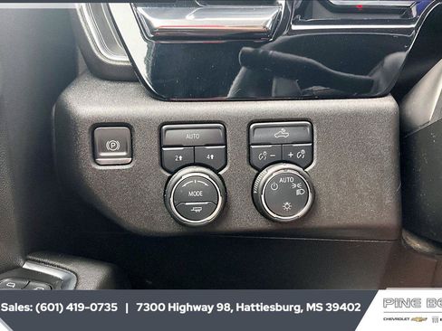 Used 2025 Chevrolet Silverado 1500 LT w/ Convenience Package II AWD/4WD image 23