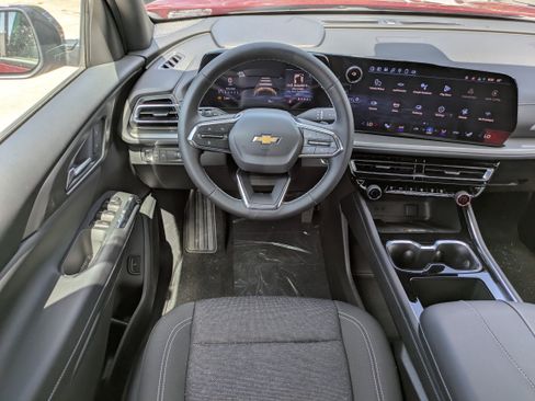 New 2025 Chevrolet Traverse LT image 4