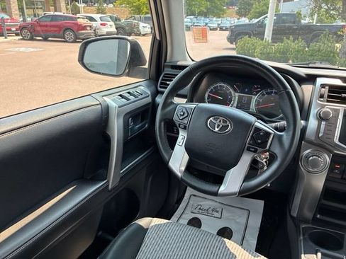 Used 2017 Toyota 4Runner SR5 AWD/4WD image 18