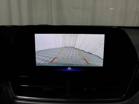 Used 2025 Chevrolet Trax LT w/ LT Convenience Package FWD image 15