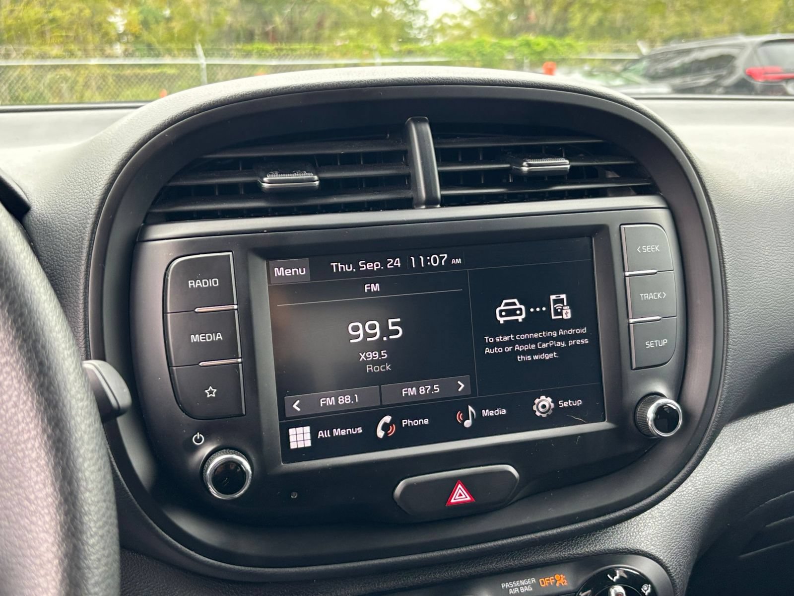Used 2025 Kia Soul LX w/ LX Technology Package FWD image 19