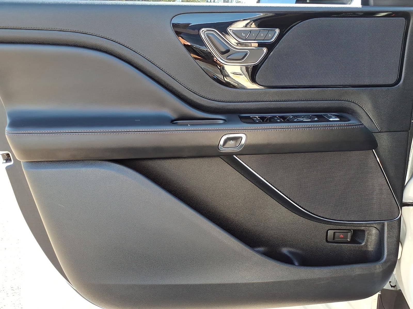 Used 2023 Lincoln Aviator AWD w/ Premium Package image 19