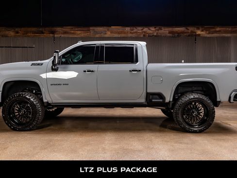 Used 2024 Chevrolet Silverado 2500 LTZ w/ LTZ Plus Package image 6