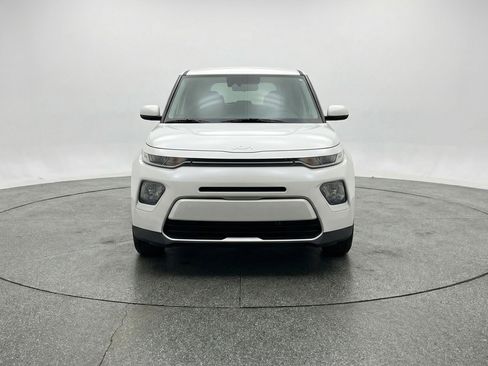 Used 2025 Kia Soul LX w/ LX Technology Package image 2