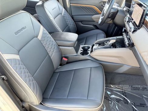 Used 2024 GMC Canyon Denali image 19