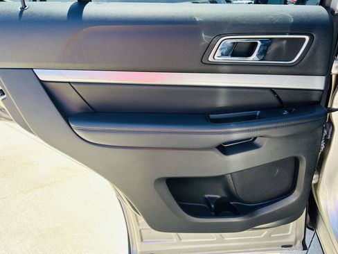 Used 2017 Ford Explorer XLT FWD image 21