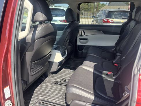 Used 2023 Kia Carnival LX FWD image 20