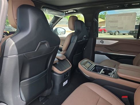 New 2026 Lincoln Navigator Black Label AWD/4WD image 13