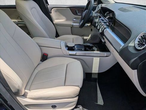 Used 2023 Mercedes-Benz GLB 250 image 19
