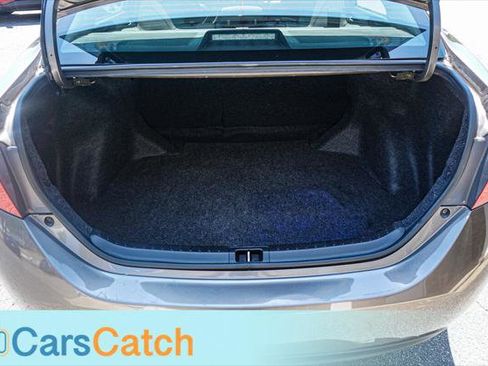 Used 2018 Toyota Corolla LE w/ Carpet Mat Package (TMS) FWD image 33