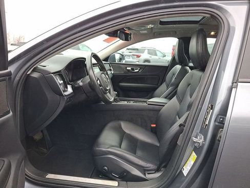 Used 2019 Volvo S60 T6 Momentum w/ Multimedia Package image 20
