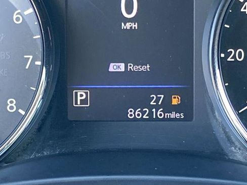 Used 2018 Nissan Rogue SV image 8