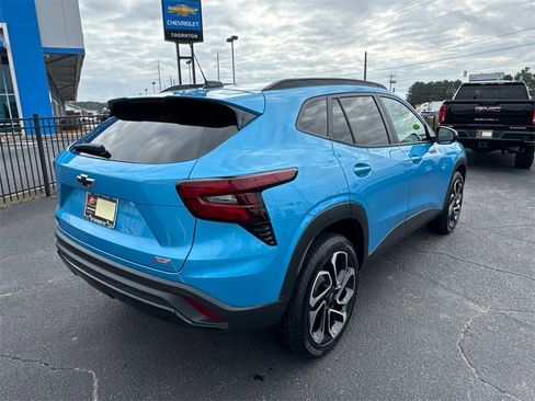 Used 2025 Chevrolet Trax RS w/ Driver Confidence Package image 6