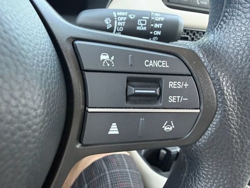 Used 2025 Honda HR-V LX image 17