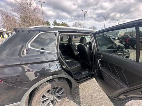 Used 2022 Volkswagen Tiguan SE image 9