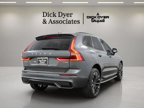 Certified 2026 Volvo XC60 T8 Ultra w/ Protection Package Premier AWD/4WD image 11