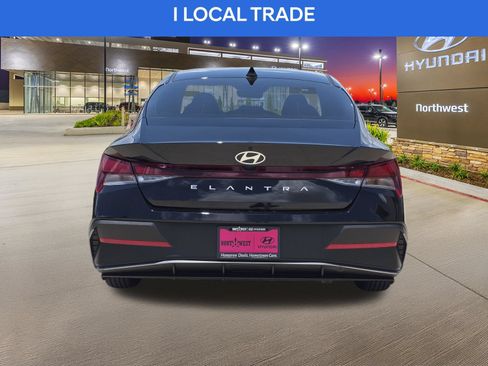 Certified 2026 Hyundai Elantra SE FWD image 8