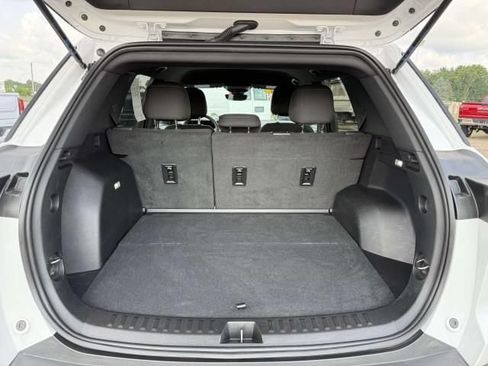 Used 2025 Chevrolet Equinox LT w/ Safety and Technology Package AWD/4WD image 8