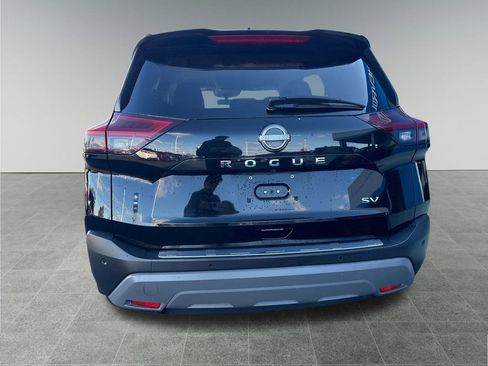 Used 2023 Nissan Rogue SV image 4