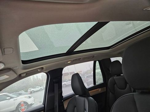 Certified 2025 Volvo XC90 B6 Plus AWD/4WD image 23