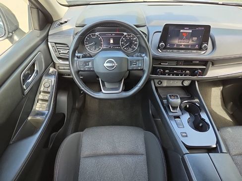 Certified 2025 Nissan Rogue SV FWD image 31