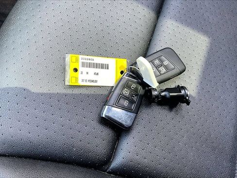 Used 2023 Volkswagen Atlas SE AWD/4WD image 32