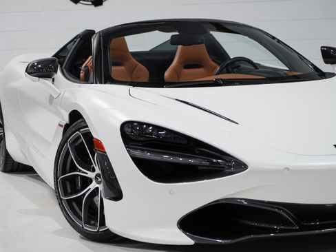 Used 2020 McLaren 720S Spider RWD image 15