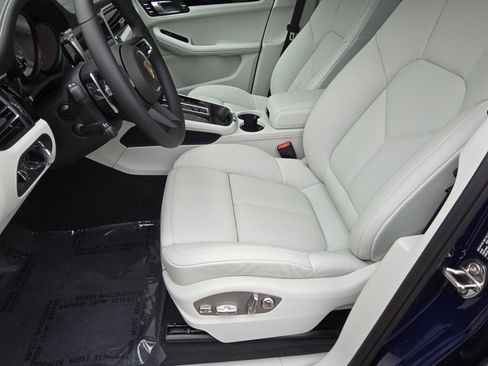 New 2026 Porsche Macan image 5