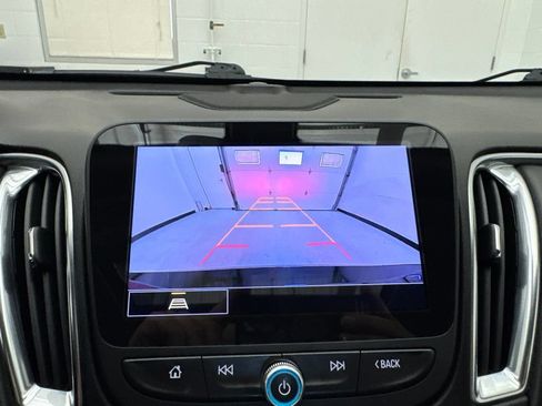 Used 2022 Chevrolet Malibu Premier FWD image 23