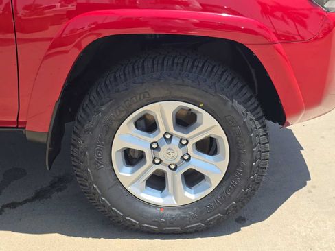 Certified 2022 Toyota 4Runner SR5 Premium w/ Moonroof Package AWD/4WD image 9