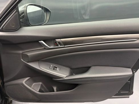 Used 2018 Honda Accord Sport image 16