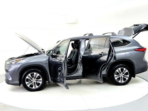 Used 2023 Toyota Highlander XLE image 10