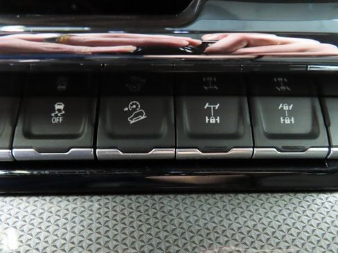 Used 2025 Chevrolet Silverado 1500 ZR2 w/ Technology Package image 68