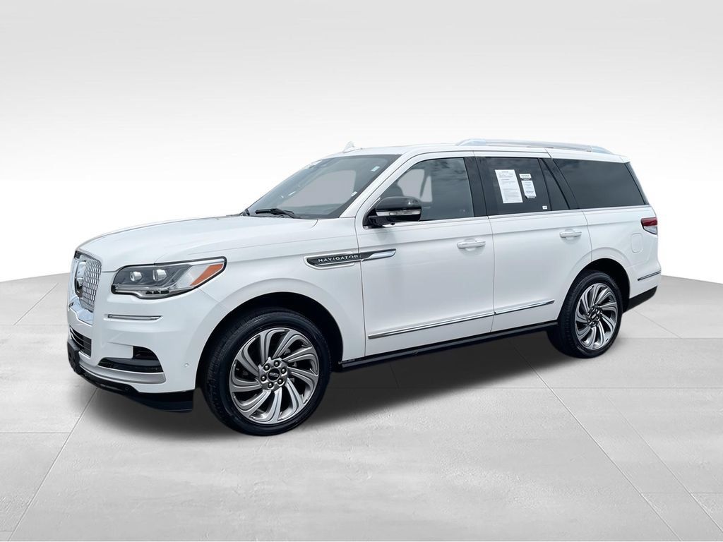Used 2022 Lincoln Navigator Reserve AWD/4WD image 4