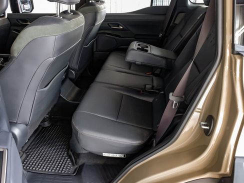 Used 2025 Lexus GX 550 image 36