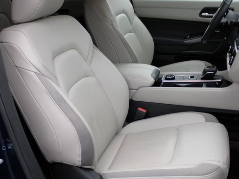 Used 2024 Nissan Pathfinder SL image 25