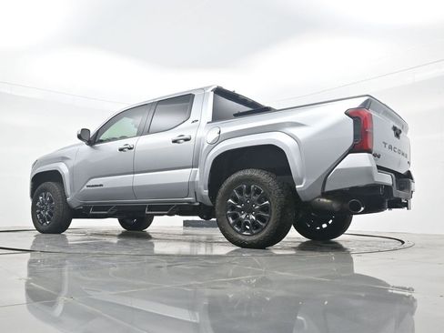 Used 2025 Toyota Tacoma SR5 AWD/4WD image 30