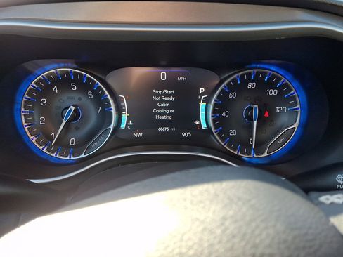 Used 2023 Chrysler Pacifica Touring-L FWD image 25