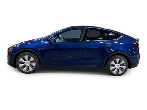 Certified 2023 Tesla Model Y Long Range AWD/4WD image 3