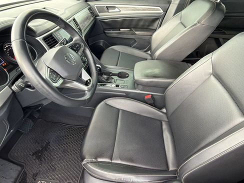 Used 2020 Volkswagen Atlas Cross Sport SE FWD image 28