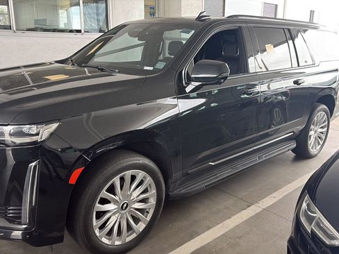Used 2022 Cadillac Escalade ESV Luxury RWD image 2