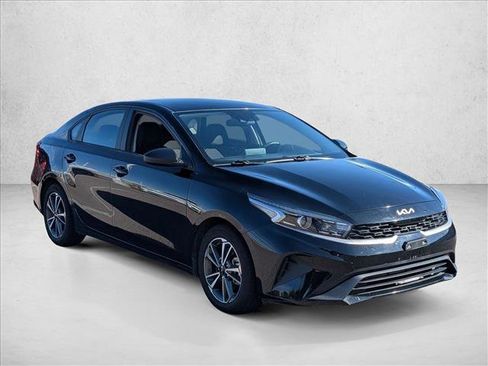 Used 2023 Kia Forte LXS image 3