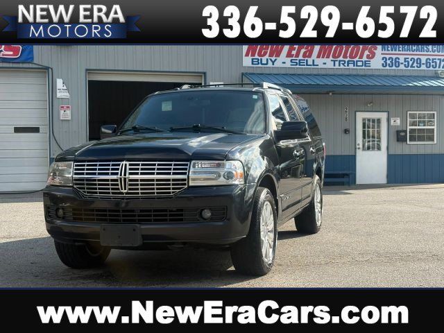 Used 2013 Lincoln Navigator 4WD image 1