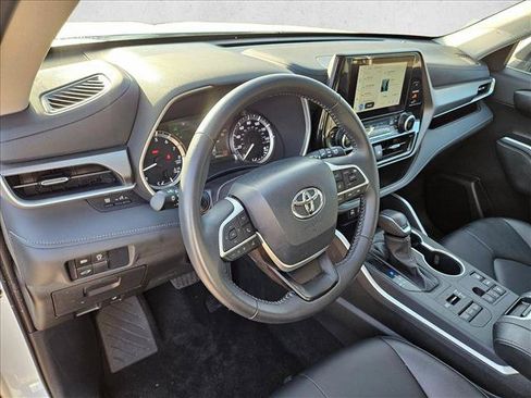 Used 2026 Toyota Highlander XLE AWD/4WD image 10