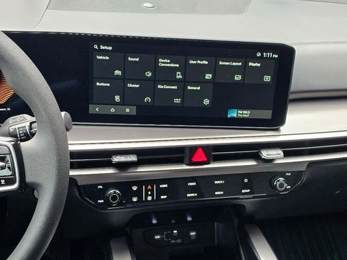 New 2025 Kia Sorento LX FWD image 8